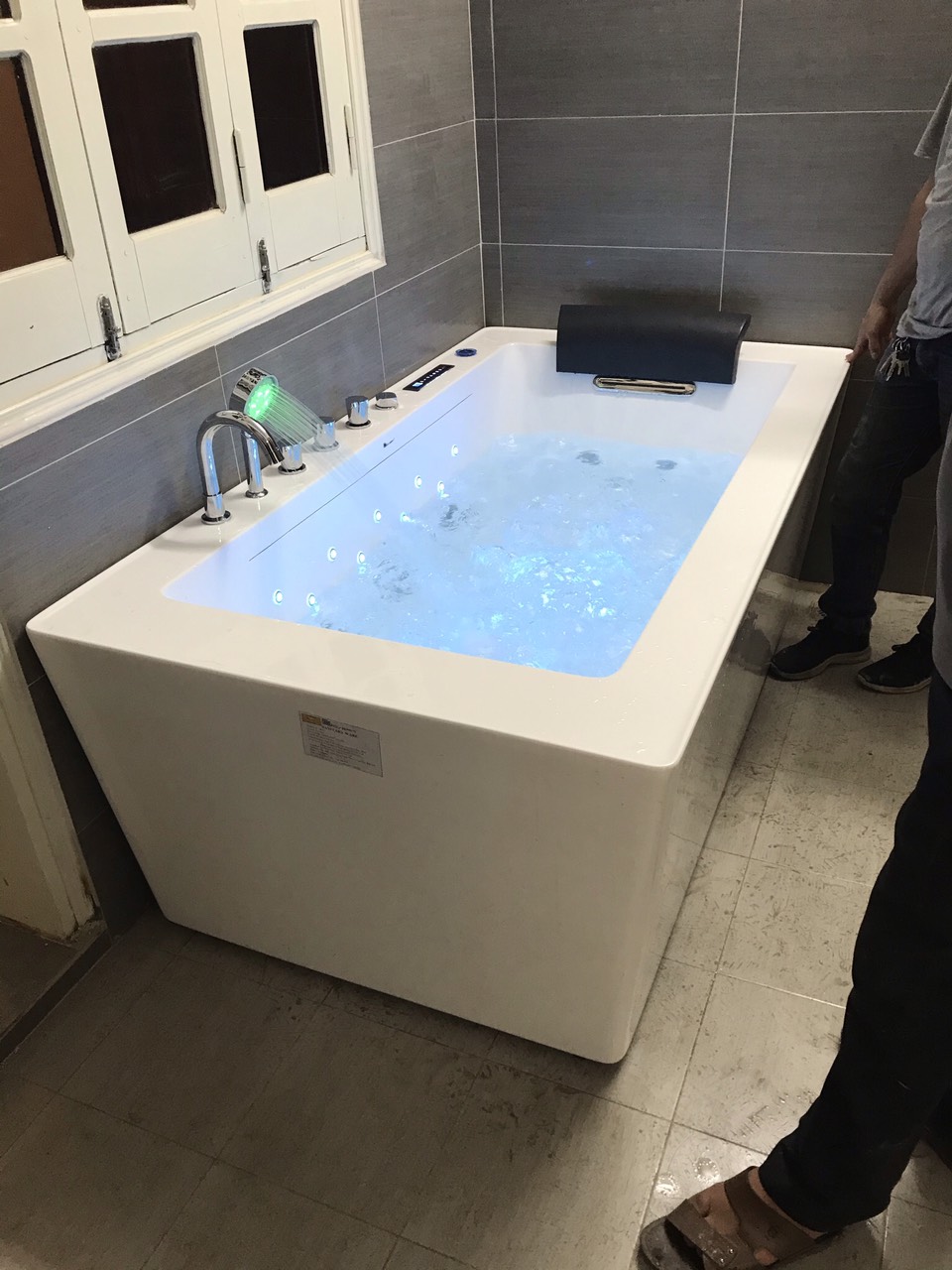 Hình ảnh Bồn tắm massage Govern JS 8013