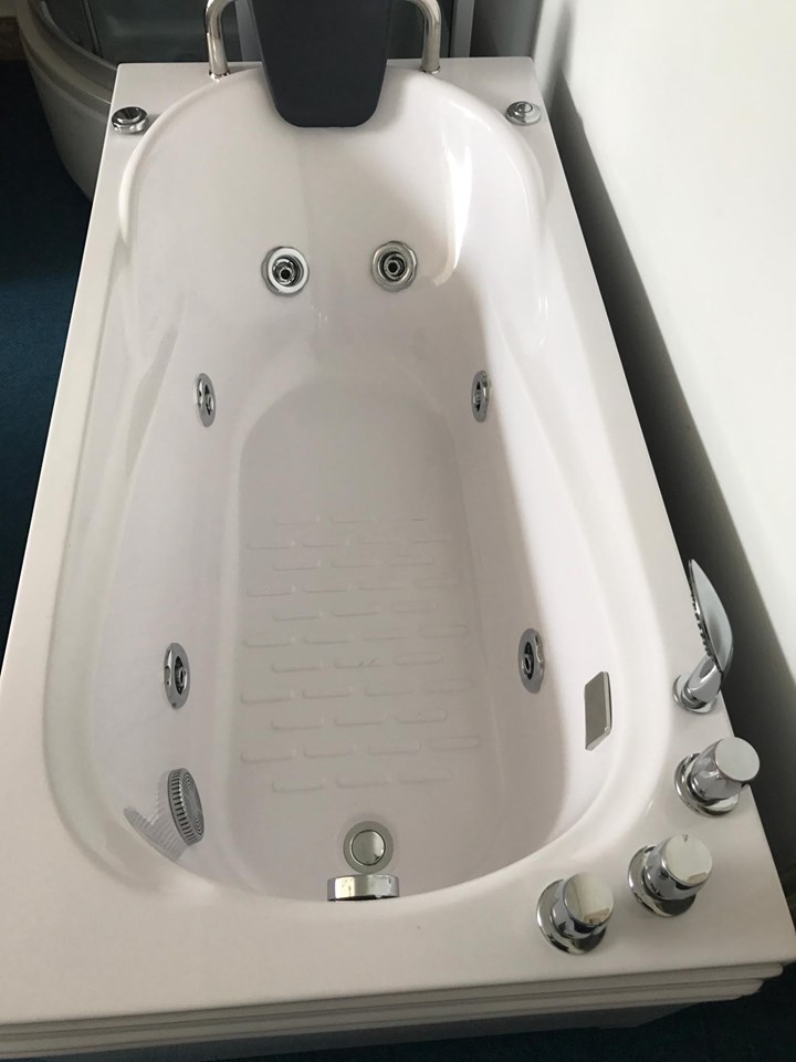 bon-tam-nhua-amazon-tp-8006-2