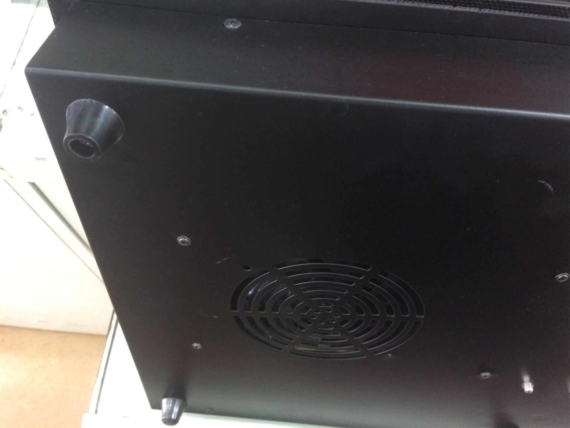 chan-cua-bep-giovani3 thân vỏ của bếp